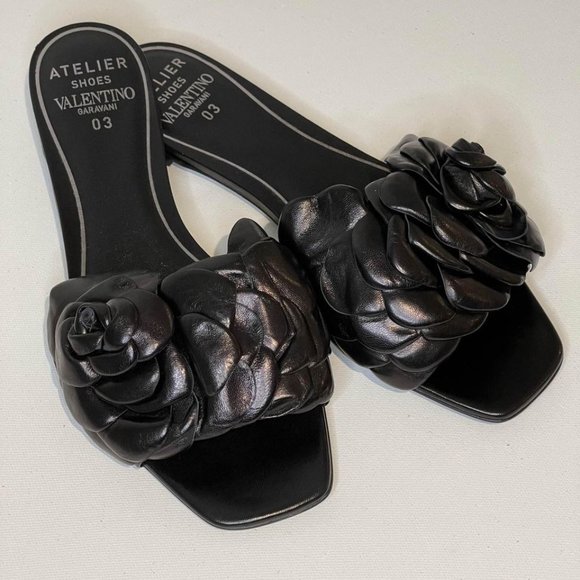 Valentino Garavani Shoes - VALENTINO GARAVANI Black 03 Rose Edition Atelier Petal Flat Sandals